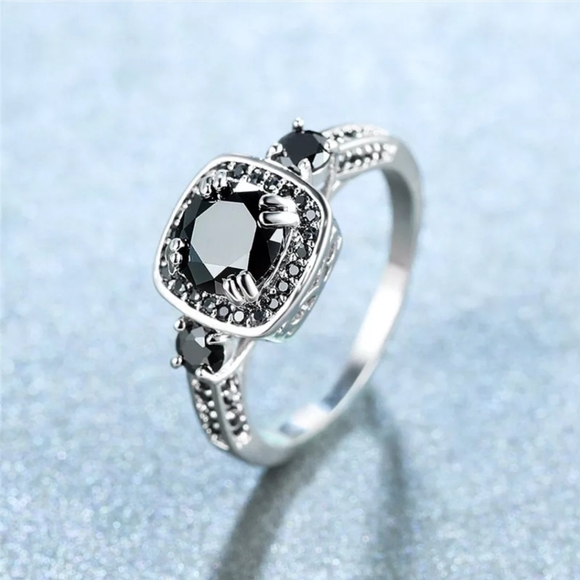 Black Crystal Onxy Ring - Picture 2 of 4